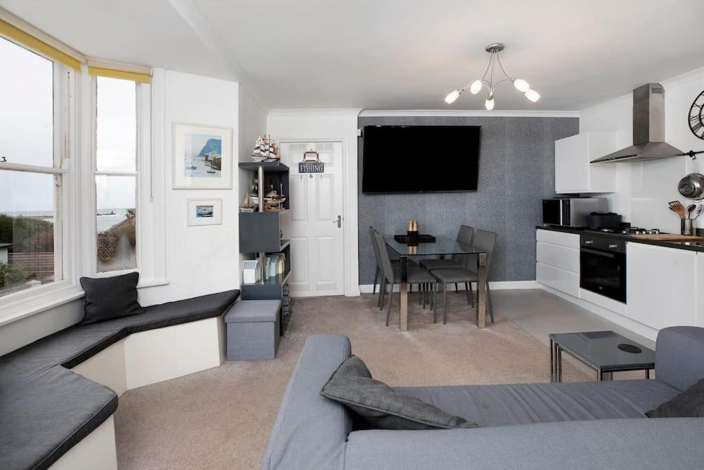 Beach Front Flat Shaldon With Parking ภายนอก รูปภาพ